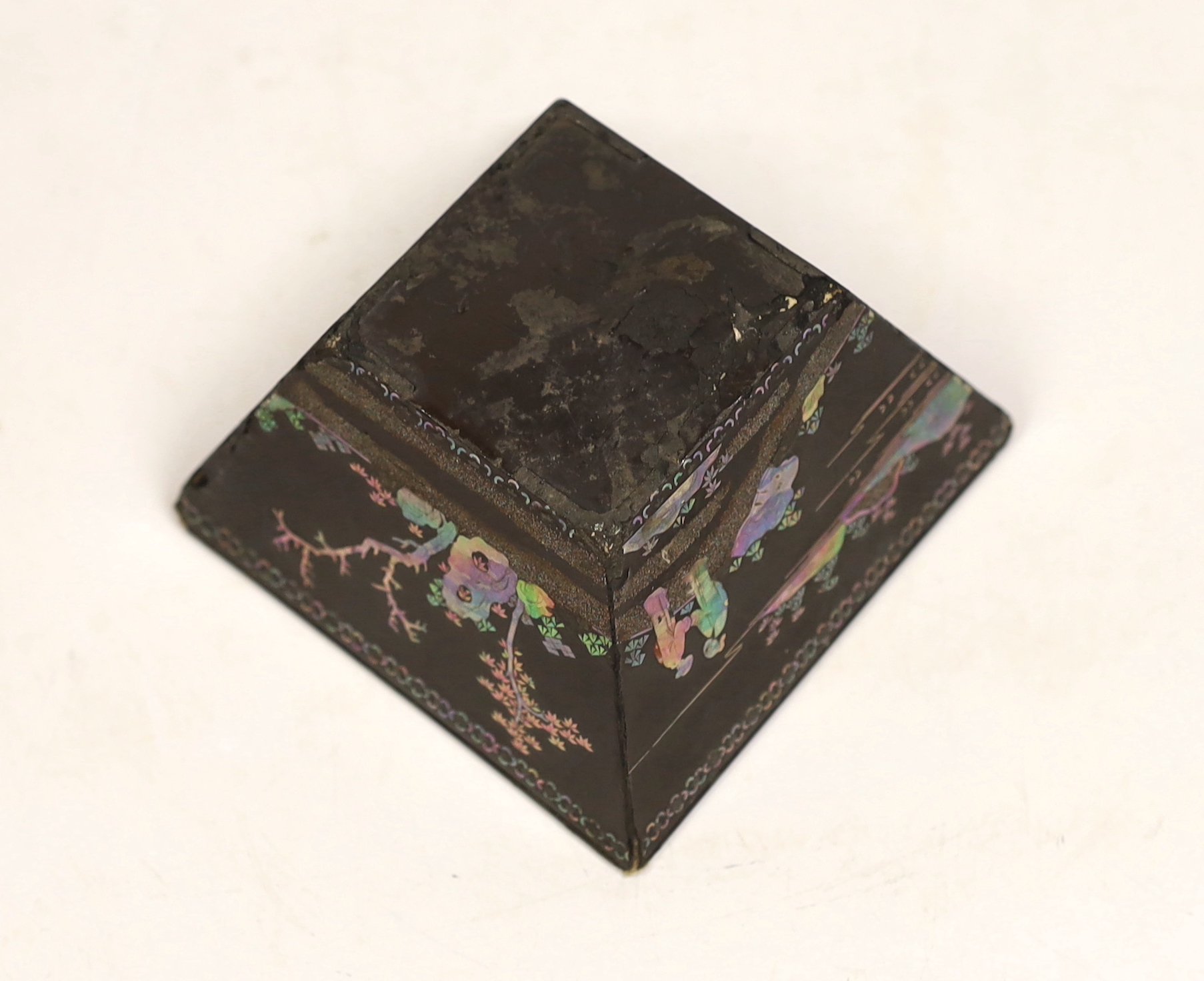 A Chinese Kangxi period lac burgaute (lacquer) vessel, top of vessel 10cm square